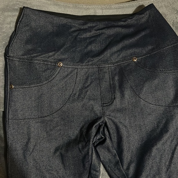 Ruby Ribbon Women’s Jeggings - Picture 2 of 4